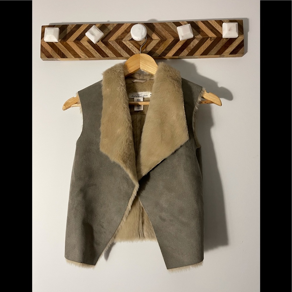 ❤️H&M Faux Fur Vest